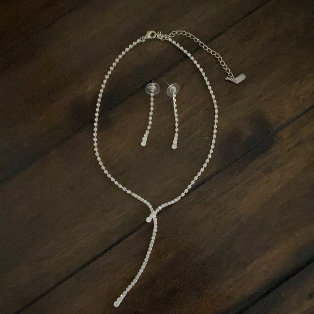 Necklace & earring set